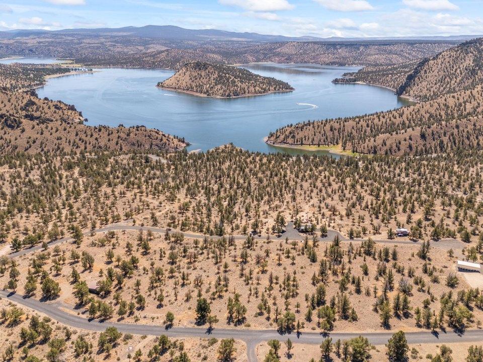 Volcanic canyon surrounding Prineville Reservoir at sunset in Central Oregon.
