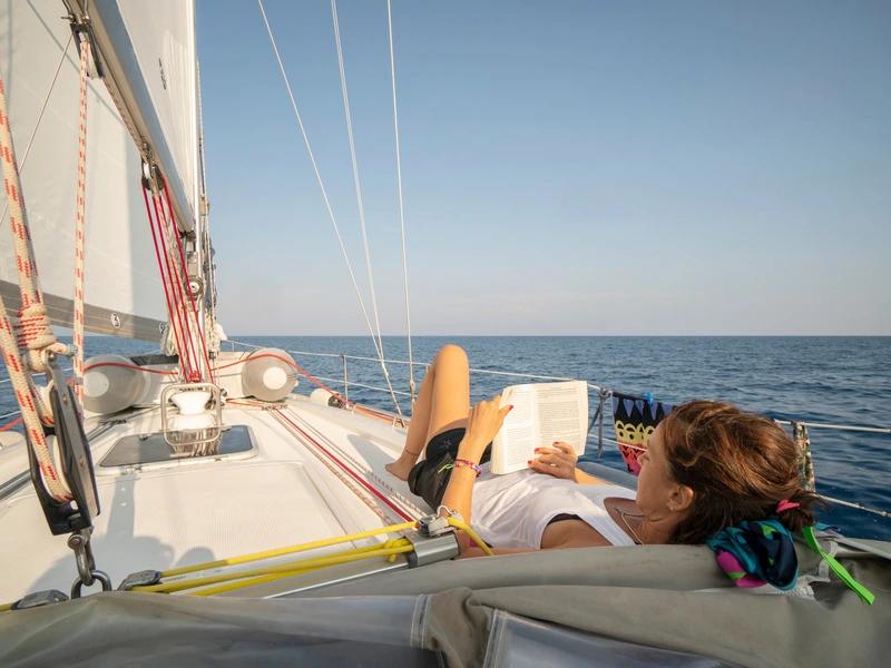 Open ocean horizon viewed from a sailboat during a wellness sailing trip.