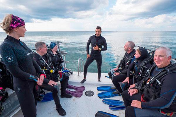 PADI dive instructor preparing divers for a boat dive excursion.